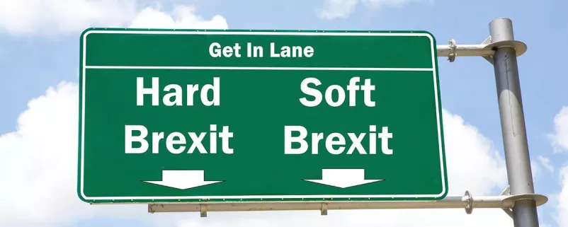 Ausfahrtschild zu Soft oder Hard Brexit