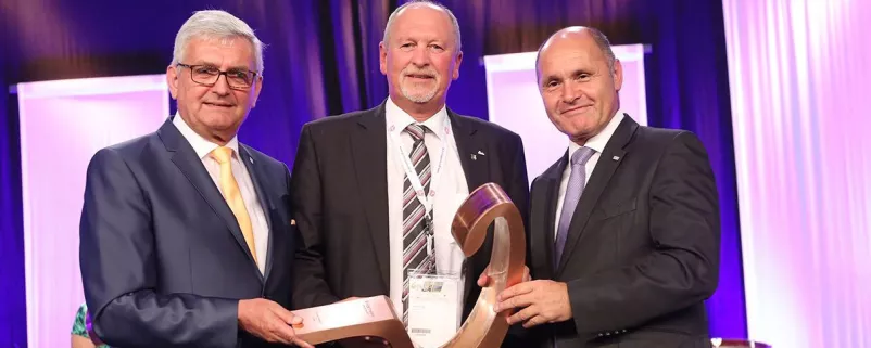 Alfred Riedl und der Bürgermeister des Jahres Gangl