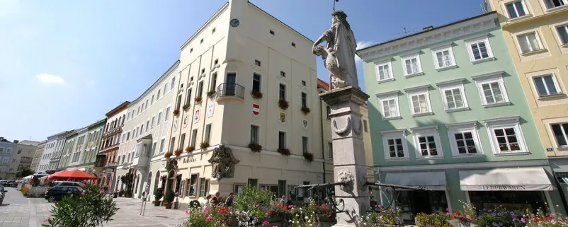 Blick auf Gebäude im Stadtkern von Ried