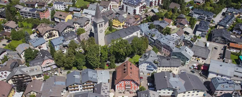Blick auf die Kirche in Saalfelden