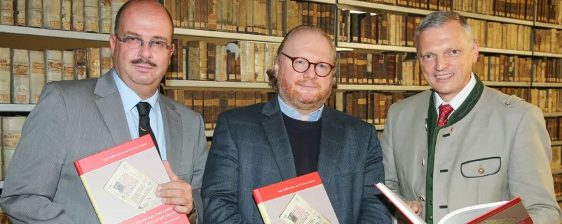 Das Landesarchiv Salzburg stellt mit 3 Personen das Ortsnamenbuch vor