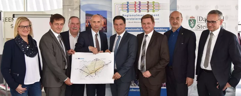 Bürgermeister Straßegger und andere bei Gruppenbild