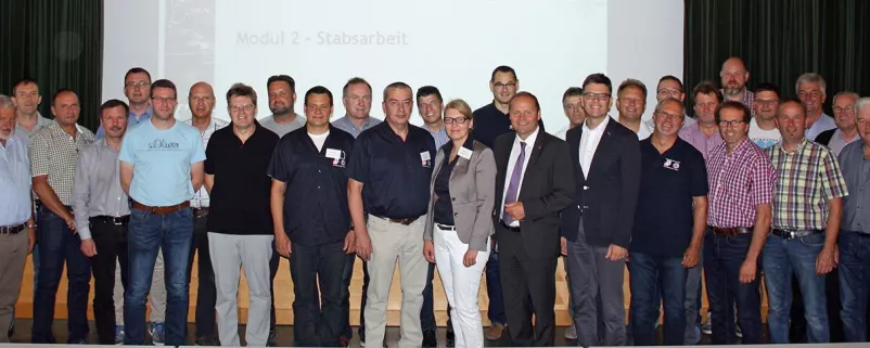 Schulungsteilnehmer aus den Gemeinden bei Gruppenfoto