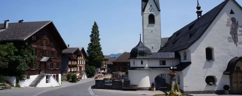 Kirche in einem Dorf