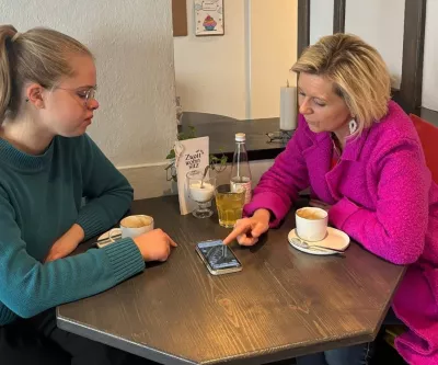 Daria Kariakina (Bachelor Stadt- und Regionalplanung/TU Berlin) mit Ines Schiller, Bürgermeisterin von Bad Ischl