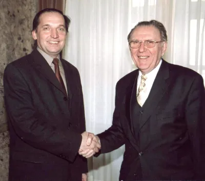 2003 übernahm Leo Radakovits das Amt von Michael Racz und stand 23&nbsp;Jahre lang an der Spitze des Burgenländischen Gemeindebundes. 