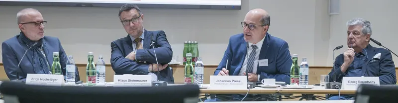 Klaus Steinmaurer (RTR), Erich Hochstöger (BMWKMS, Abt. III/4), Johannes Pressl (Gemeindebund) und Georg Serentschy (Serentschy Advisory Services)