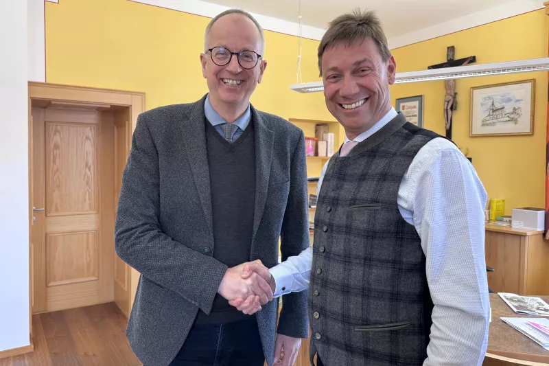 Gemeindeverbands-Präsident Manfred Sampl mit dem Mariapfarrer Bürgermeister Andreas Kaiser.