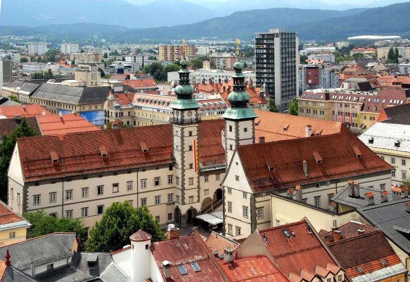 Blick auf das Klagenfurter Landhaus und die Altstadt