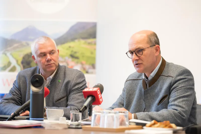 Bürgermeister Roland Zimmer, Obmann des Vereins NÖ Kinderbetreuung im Waldviertel, Gemeindebund-Präsident Hannes Pressl 