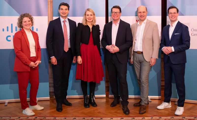 Martina Fürrutter, Head of Advisory, Innovation in Politics Institute, Mikel Gindy, Leiter nationaler Digitalisierung Cisco, Elisabeth Mayr, Vizebürgermeisterin der Stadt Innsbruck, Städtebund, Jürgen Czernohorszky, Amtsführender Stadtrat für Klima, Umwelt, Demokratie und Personal, Johannes Pressl, Bürgermeister von Ardagger, Präsident des Österreichischen Gemeindebundes, Marvin Peters, Director Mobile Samsung Österreich. 
