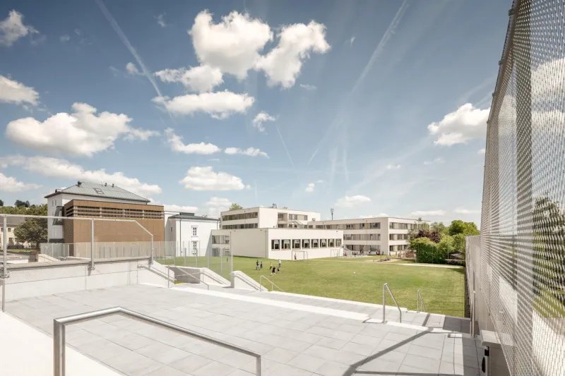 chulzentrum in  Rohrbach-Berg 