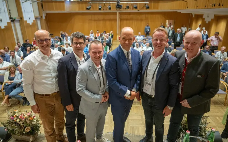 Hannes Pressl diskutierte mit TU-Professor Arthur Kanonier, Johannes Wischenbart von der Dorf- und Stadterneuerung, Moderator Thomas Hofer und den Bürgermeister Mario Abl (Trofajach) und Martin Leonhardsberger (Mank)