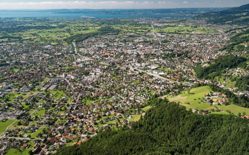 Blick vom Karren auf Dornbirn und Bodensee