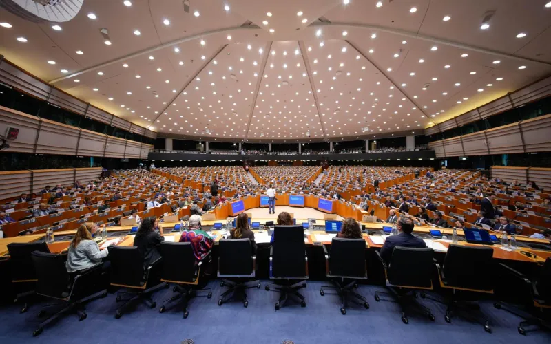 Text: Das Plenum des Europäischen Ausschusses der Regionen tagte im Brüsseler EU-Parlament.   