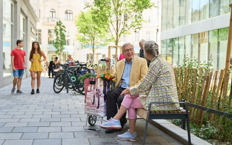 Menschen in einer Fußgängerzone