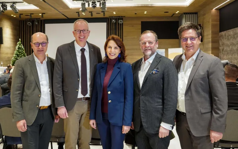 Gemeindebundpräsident Johannes Pressl. Der Salzburger Gemeindeverbandspräsident Manfred Sampl, Landeshauptfrau Karoline Edtstadler, Staatssekretär Josef Schellhorn und Bürgermeister Michael Obermoser aus Wald im Pinzgau.