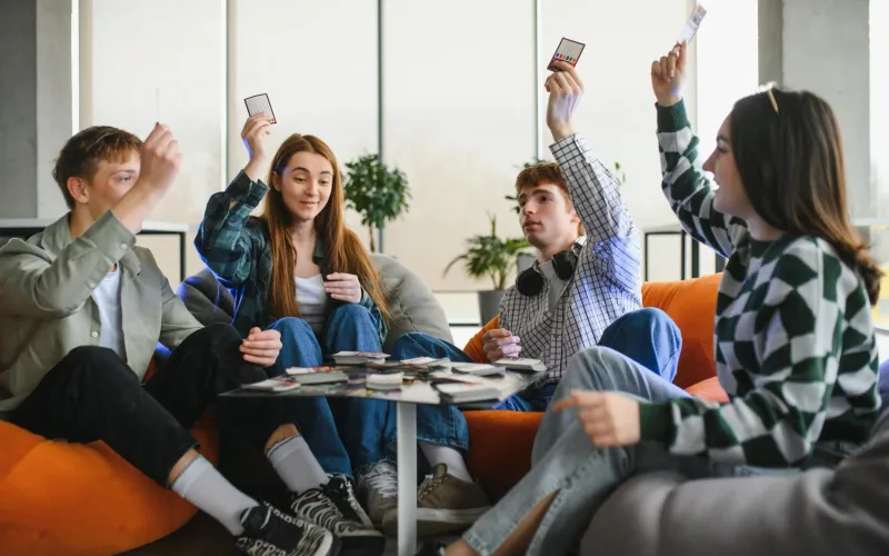 Jugendliche beim Spielen