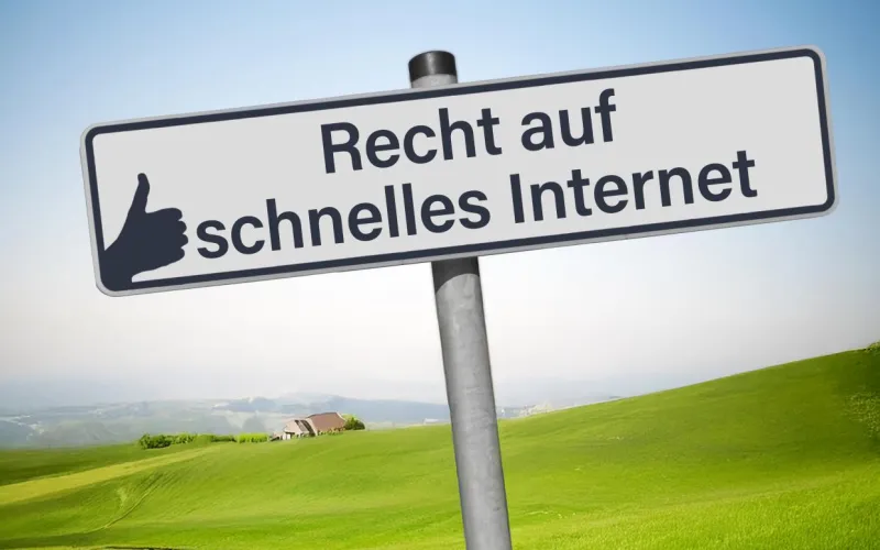 Schild "Recht auf schnelles Internet"