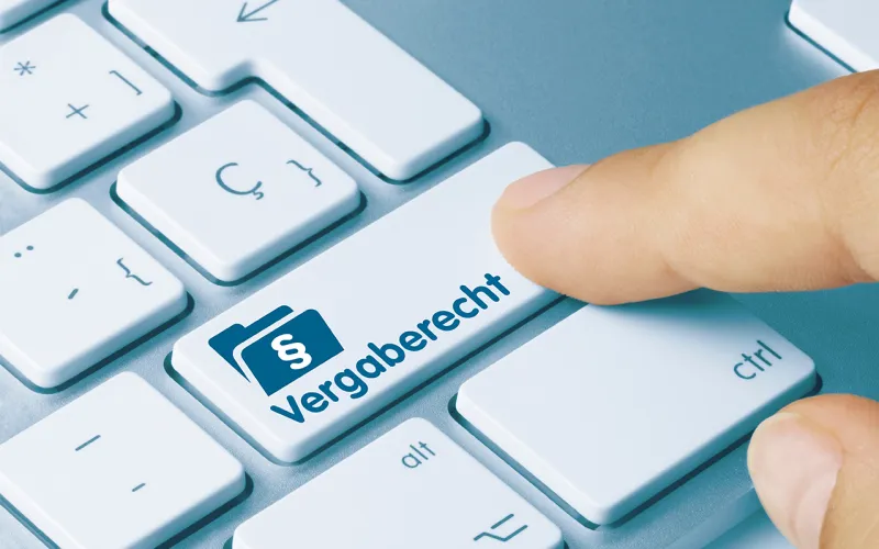 Computer mit Taste "Vergaberecht"