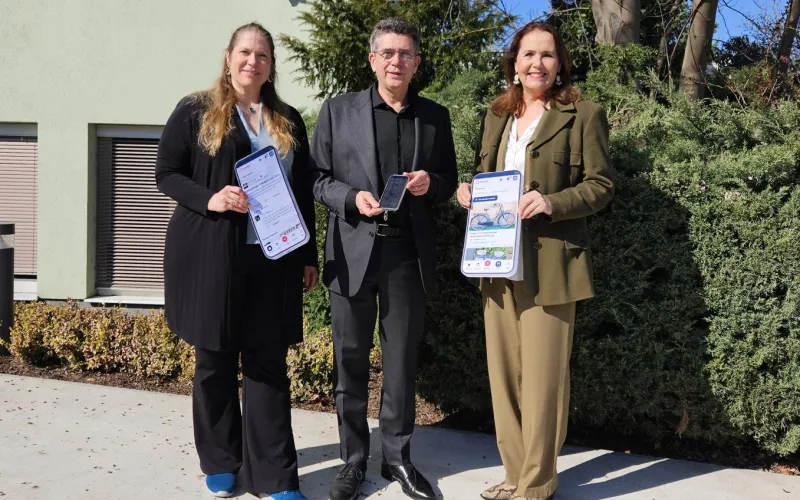 Stefanie Jirgal, Leiterin der Initiative „Stadt des Miteinanders“, Bürgermeister Peter Eisenschenk und Stadträtin Eva Koloseus.