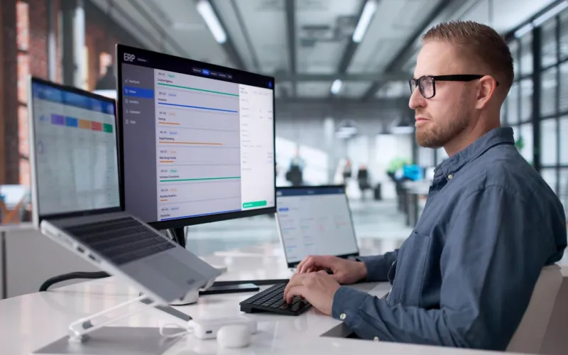 IT-Experte am Computer