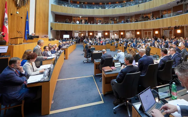 Finanzminister Markus Marterbauer bei der Budgetrede.