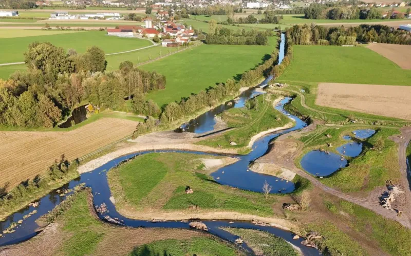 Bei der Preisverleihung 2025 wurde das Projekt zur Renaturierung der Aschach in Bäckenhof, Marktgemeinde Waizenkirchen, in der Kategorie WasserREGIONAL ausgezeichnet.