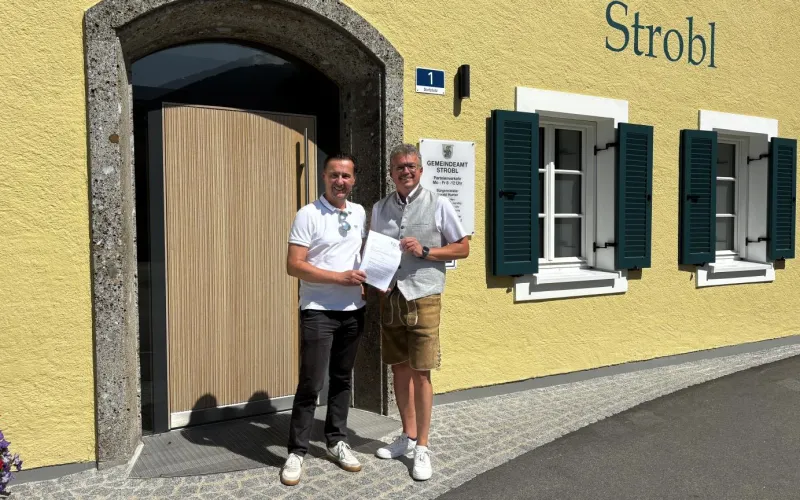 Landesrat Martin Zauner mit Bürgermeister Harald Humer.