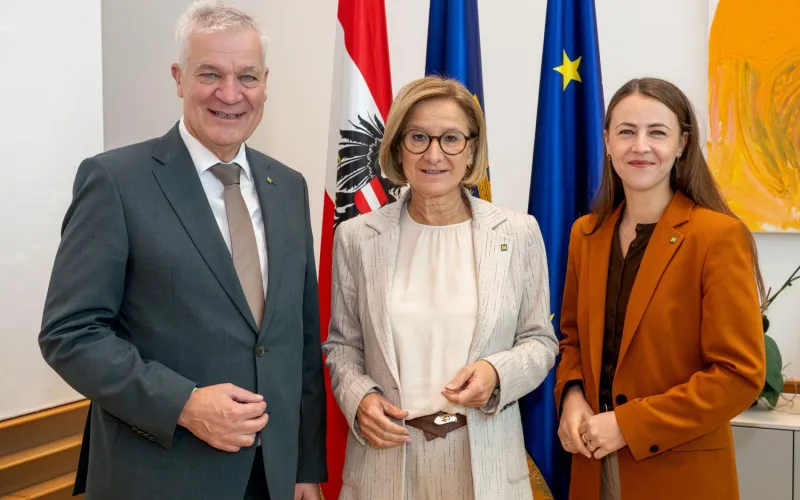 Landesrat Anton Kasser, Landeshauptfrau Johanna Mikl-Leitner und Bürgermeisterin Bernadette Geieregger