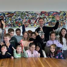 In Eugendorf begrüßen Vizebürgermeisterin Eveline Bayrhamer und Bürgermeister Robert Bimminger, die Kinder und berichten über die Arbeit der Gemeinde.